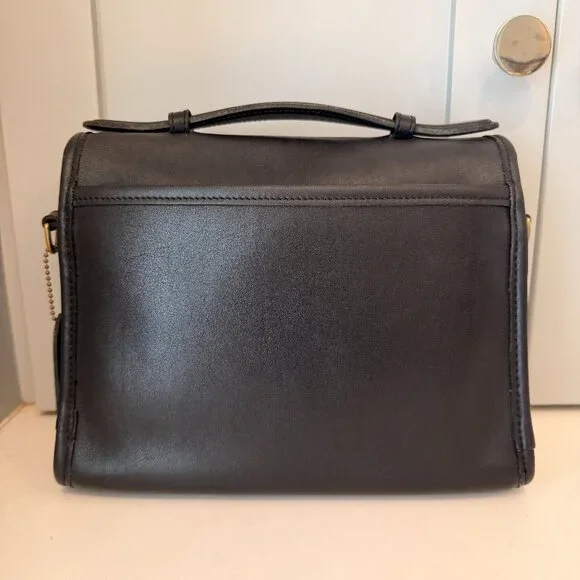 Vintage COACH Court Turnlock Crossbody Bag – Model 9870 | Black - Picture 2 of 16